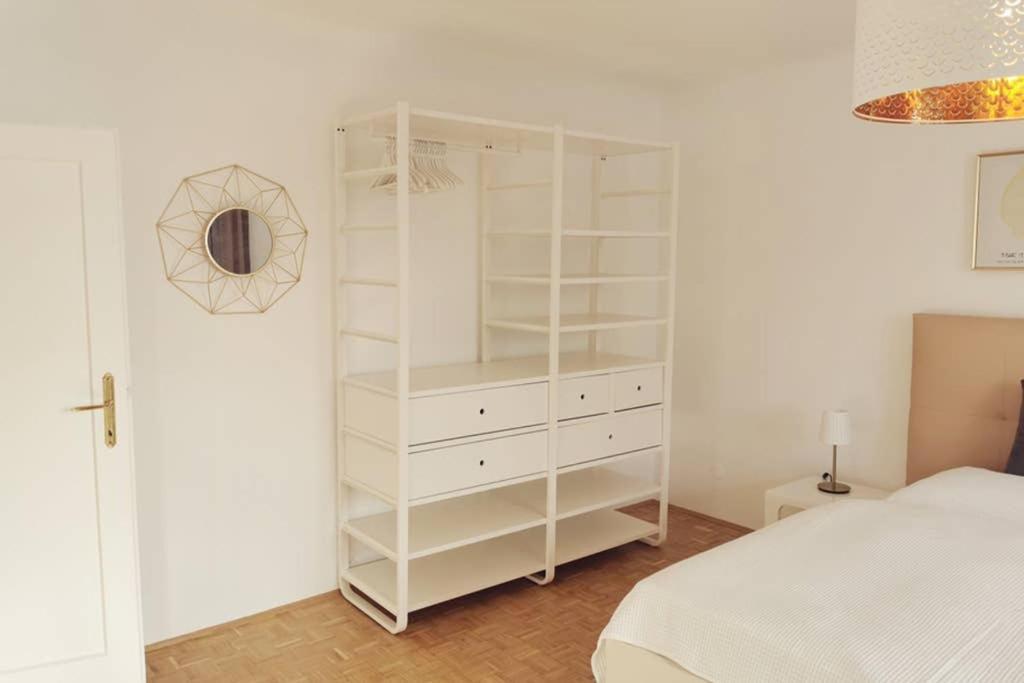 Apartment Gorilla - Station 100 Meters Away Wien